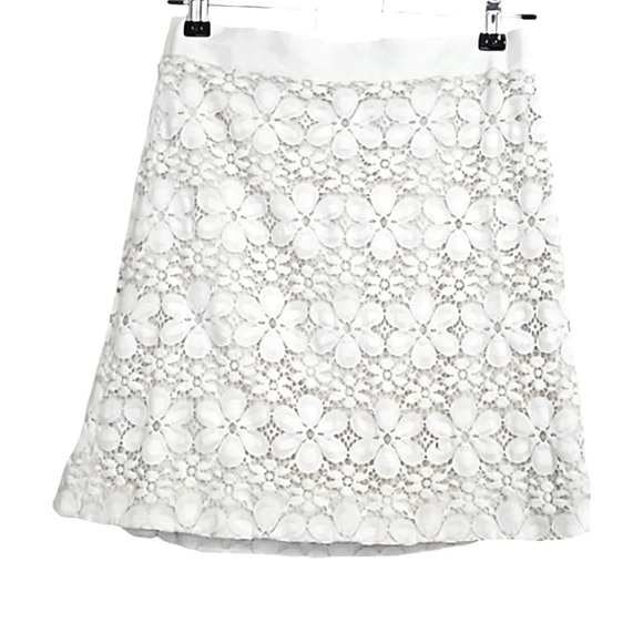 ANN TAYLOR floral crochet lace mini skirt in cream. Size 0P NWT - Picture 1 of 9
